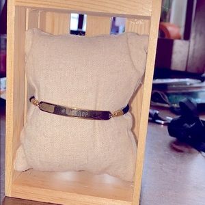 Customizable gold and black pull bracelet